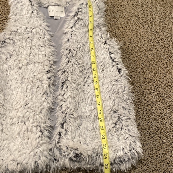 Paper Crane Fuzzy Open Front Vest Size Small in Like New Condition - Picture 7 of 7
